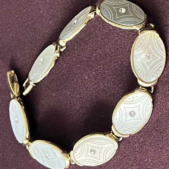 MONET Natural Rainbow Mother of Pearl Shell Bracelet - 7 1/2" inches - Picture 5 of 7